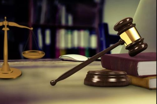 遺產繼承糾紛之養父再婚，已成年的養女盡孝心照顧繼母是否可以繼承遺產？