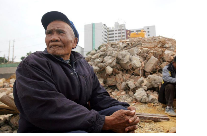 住房被違法強拆，該怎么賠償？