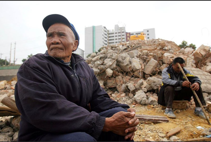 住房被違法強拆，該怎么賠償？