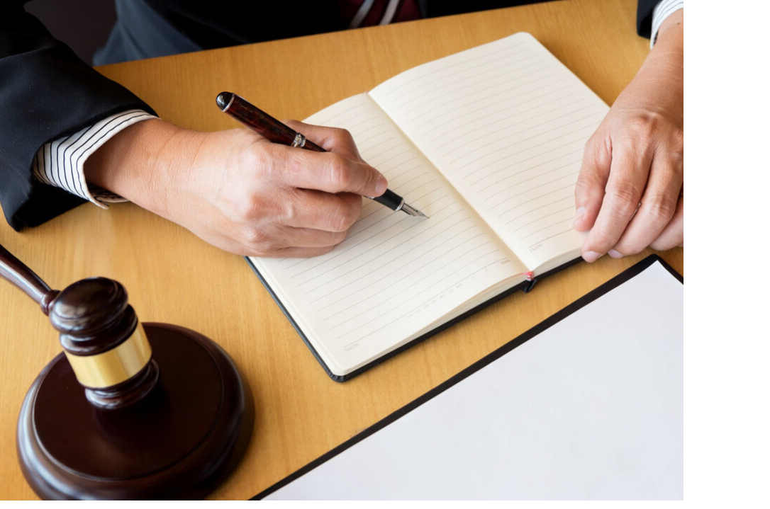 行政訴訟是公民、法人或者其他組織認(rèn)為行政機(jī)關(guān)、或法律、法規(guī)授權(quán)的組織的行政行為侵犯其合法權(quán)益，依法向人民法院請(qǐng)求司法保護(hù)