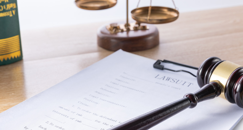 房屋拆遷繼承糾紛——父親拒絕分割房產，原告把父親告上法庭，能把安置補償當遺產分割嗎？