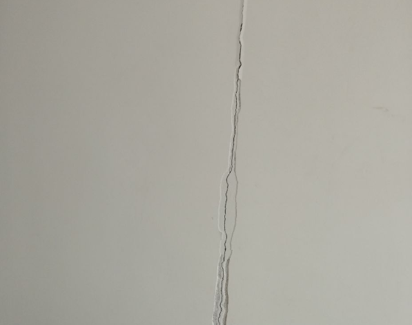 房屋質量糾紛中精裝房一個月墻壁出現裂縫——房屋質量問題如何索賠