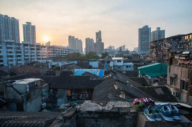 上海房屋拆遷中的數磚頭和托底保障具體指什么? 居住房屋的價值補償金額如何確定？