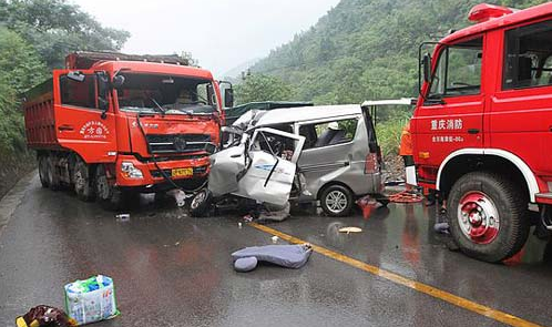 道路障礙導致交通事故，責任如何分配？