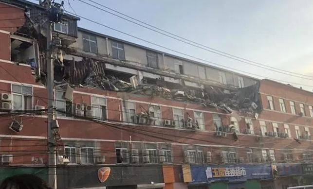 順和大廈坍塌現(xiàn)場(chǎng) 順和大廈坍塌現(xiàn)場(chǎng)