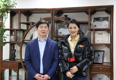 北京京云律師事務所主任王興華律師和《品質生活》欄目組人員合照