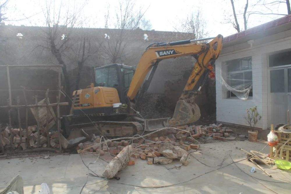 強制拆除公告存在違法性,被拆遷人可以請求法院予以撤銷。 強制拆除糾紛類案件是由市人民政府責成有關部門實施強制拆遷或者由房屋拆遷主管部門依法申請人民法院強制拆遷的一類案件