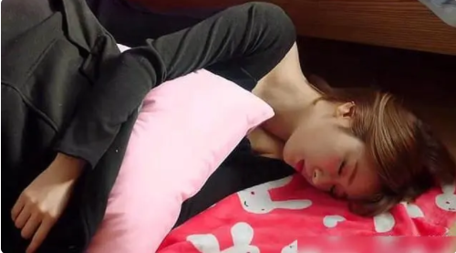 安徽醉酒女子被送入酒店后死于客房,誰該為此事擔責? 安徽醉酒女子被送入酒店后死于客房,誰該為此事擔責?