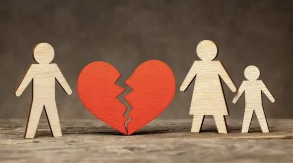 婚姻被第三者插足，離婚后夫妻雙方因房產和孩子撫養權爭奪不休