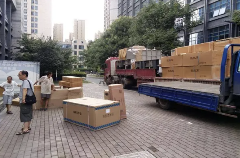 公司搬遷不賠償耗著你怎么辦？