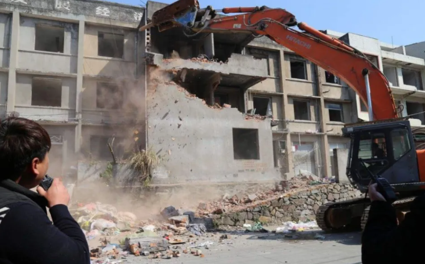 簽了拆遷協議，但一直未拿到安置房，拆遷補償也沒到怎么辦？