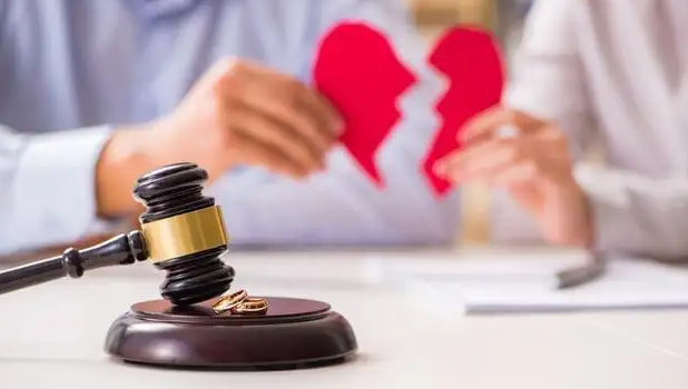 離婚訴訟中雙胞胎女兒的撫養爭議如何解決？