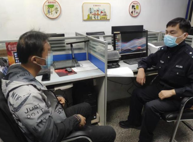 律師解讀:男子網戀的女友,竟是50多歲的“摳腳大漢” <a href=http://www.f7216.cn/team/ target=_blank class=infotextkey>律師</a>解讀:男子網戀的女友,竟是50多歲的“摳腳大漢”