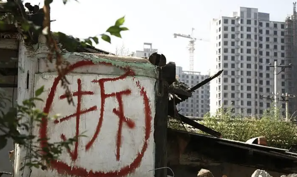 廣州拆遷律師:廣東省肇慶市政府未告知就強(qiáng)拆違章建筑，違法！