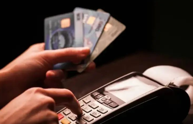 京云律師解讀：王女士遺失信用卡，不慎被盜刷7萬(wàn)余元