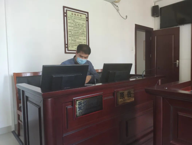 李洪樸律師開庭前做準備工作