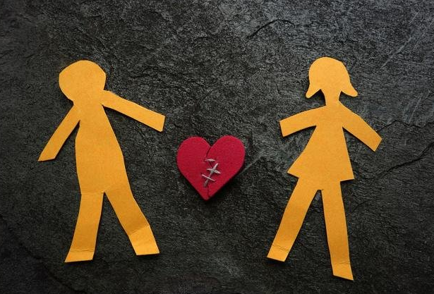 出軌方離婚凈身出戶嗎？