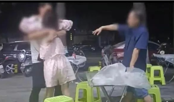 荊門一中學(xué)教師被指街頭猥褻女子，作為受害人如何取證維權(quán)？