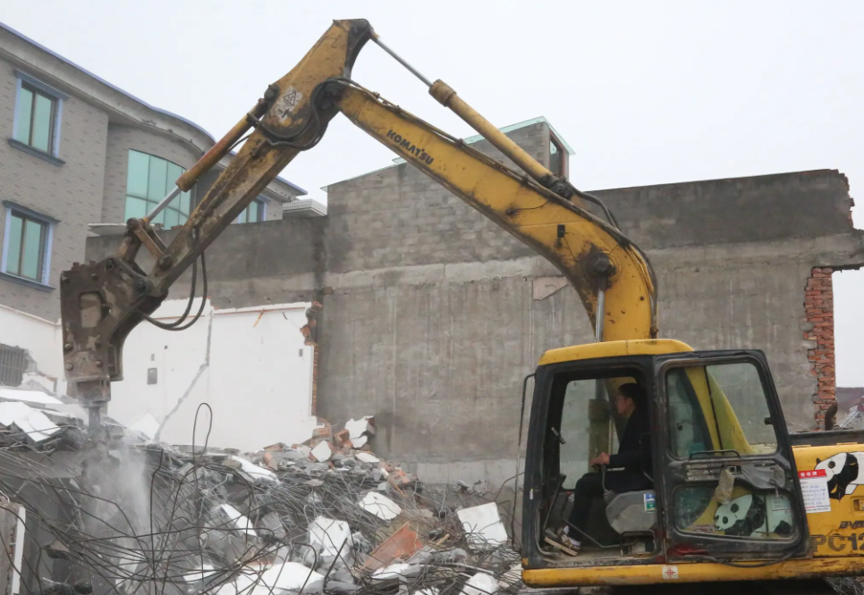 北京拆遷律師：違章建筑未經(jīng)申請強(qiáng)制拆除是否合法？