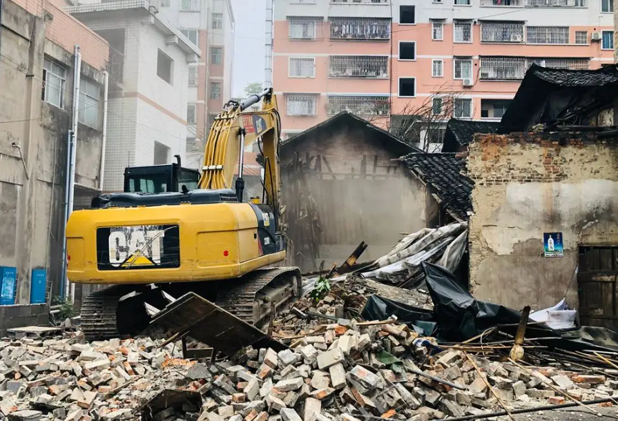 福建省房屋拆遷案例：強(qiáng)拆過程中違反程序是否違法，京云拆遷律師助力訴訟