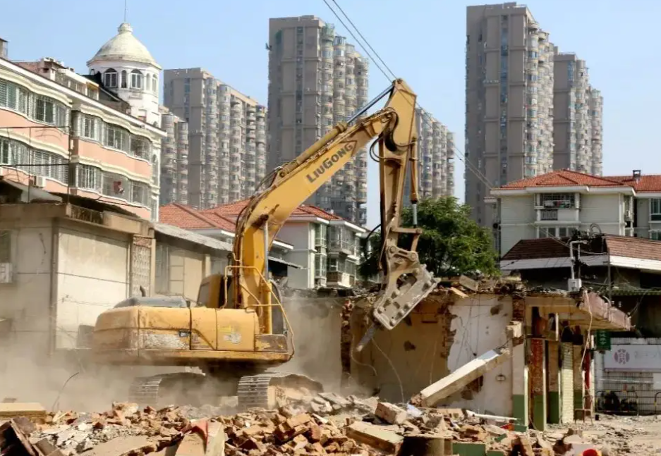 【京云拆遷律師】行政機關強制清除承包地上的附著物達到征收目的是否合法？