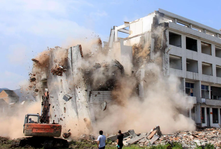 【京云拆遷律師】征地拆遷過程中，應(yīng)最大限度地保障公民知悉、獲取信息，以確保公民知情權(quán)的不斷滿足。