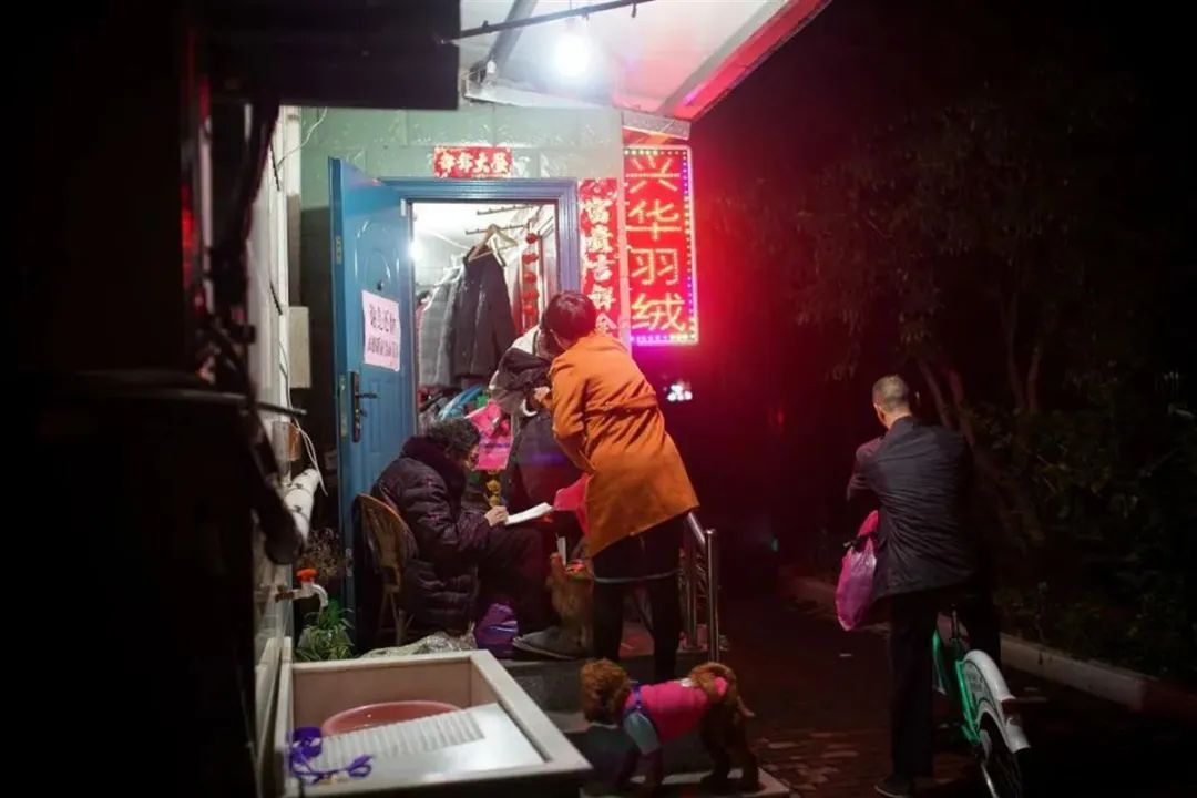 律師解讀：女子編理由借同事朋友70萬(wàn)買(mǎi)奢侈品涉嫌詐騙，警方已逮捕!