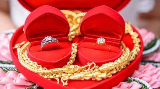 法律視界 ｜ 彩禮、嫁妝、鉆戒……歸個(gè)人還是夫妻共有？能否退還？