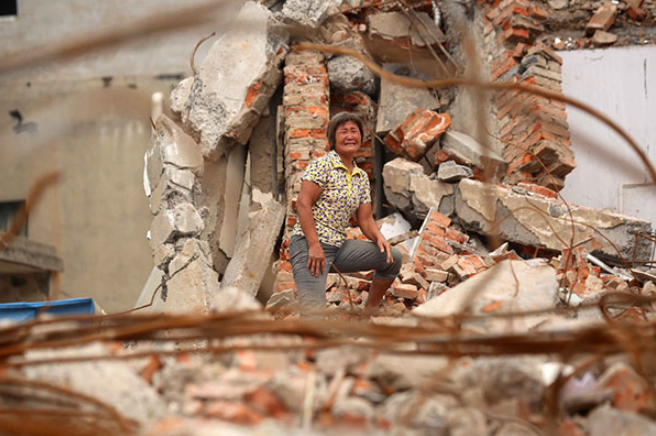 面對強拆，我們該怎么辦？