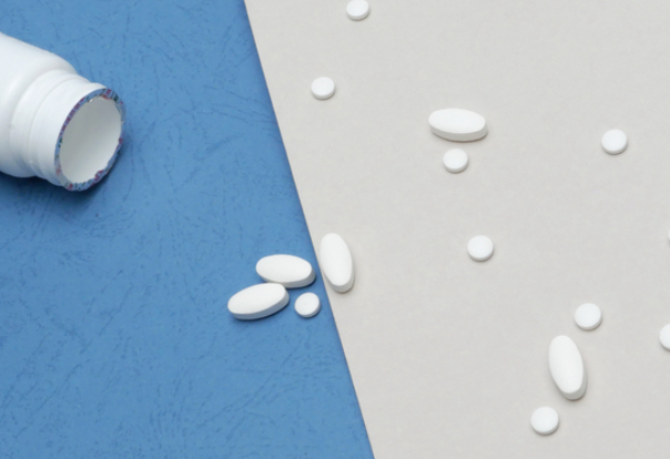 兩人直播贈藥被查，免費贈藥是否要承擔法律責任？