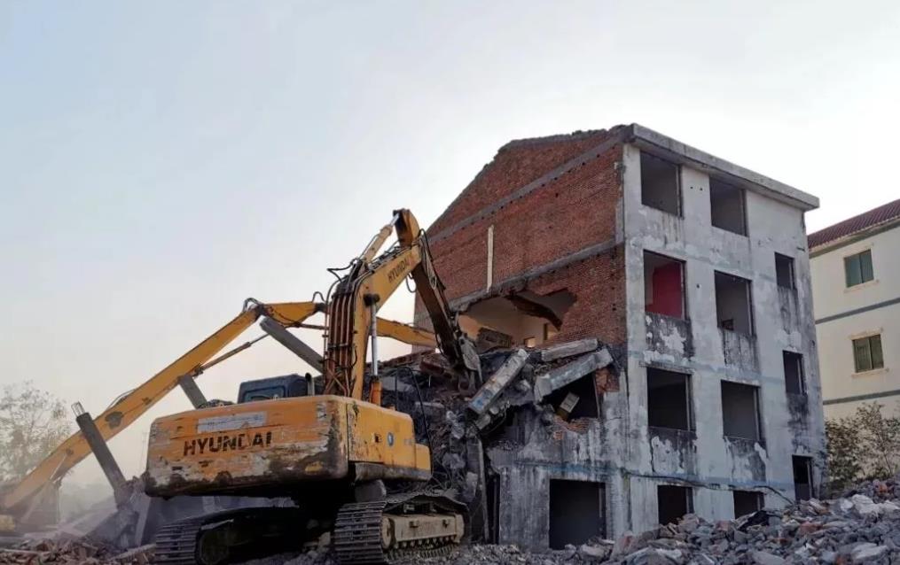 【京云<a href=http://www.f7216.cn/team/ target=_blank class=infotextkey>拆遷律師</a>】沒簽協議就強拆，還辯稱拆除過程順利？一個違法判決是必然。