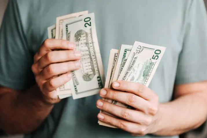 婚內贈與情人的錢財，配偶有權要求返還嗎？