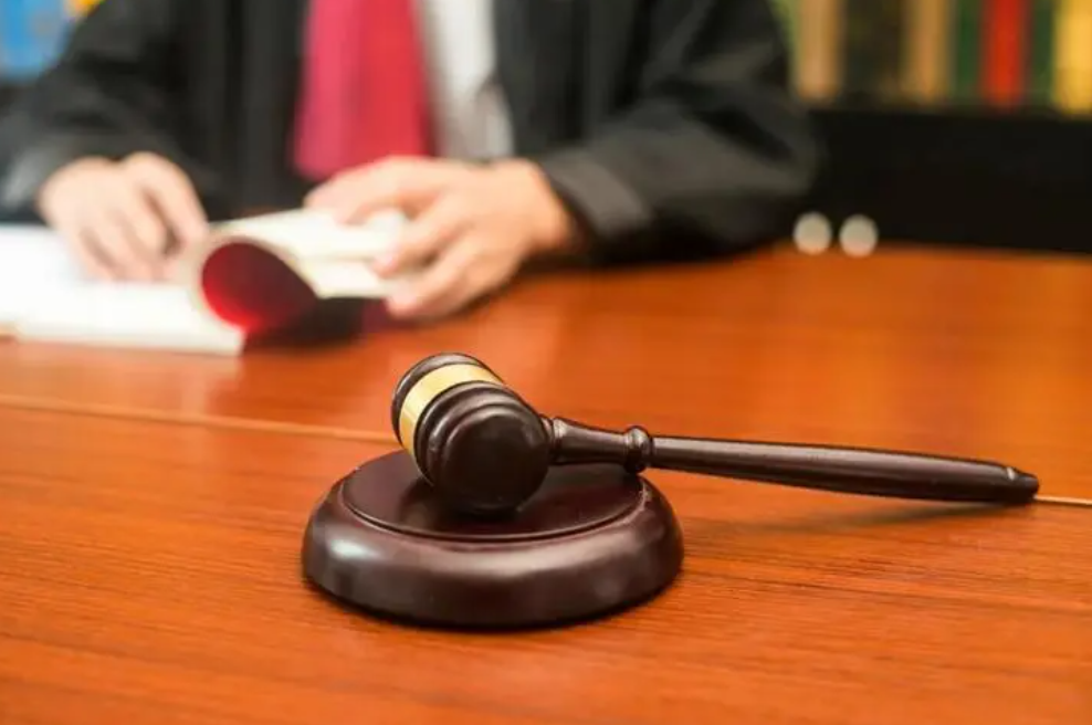 股東用公司財產償還個人債務，公司是否要承擔責任？