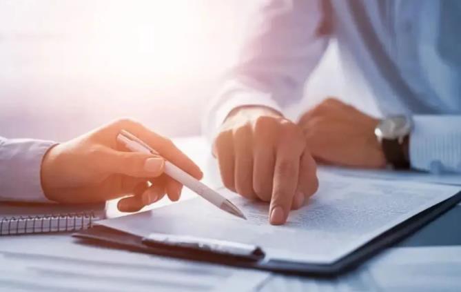 父親去世繼母獨占撫恤金，京云律師向法院起訴平分獲支持！