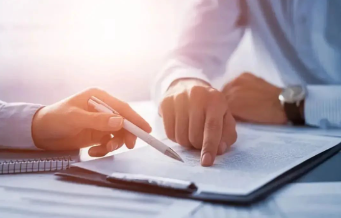 京云律師解讀：融資方嚴重違約，投資方能否停止投資，要求融資方回購股權？